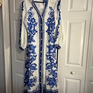 NWOT Magaschoni White and Blue Floral Long Sleeve Dress